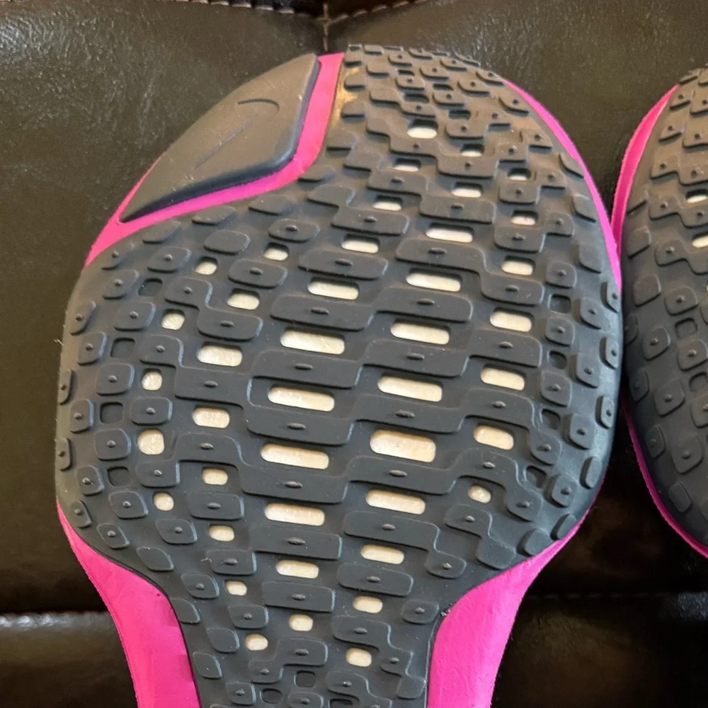 NIKE WMNS ZOOMX INVINCIBLE RUN FK 3 - Picture 10 of 16